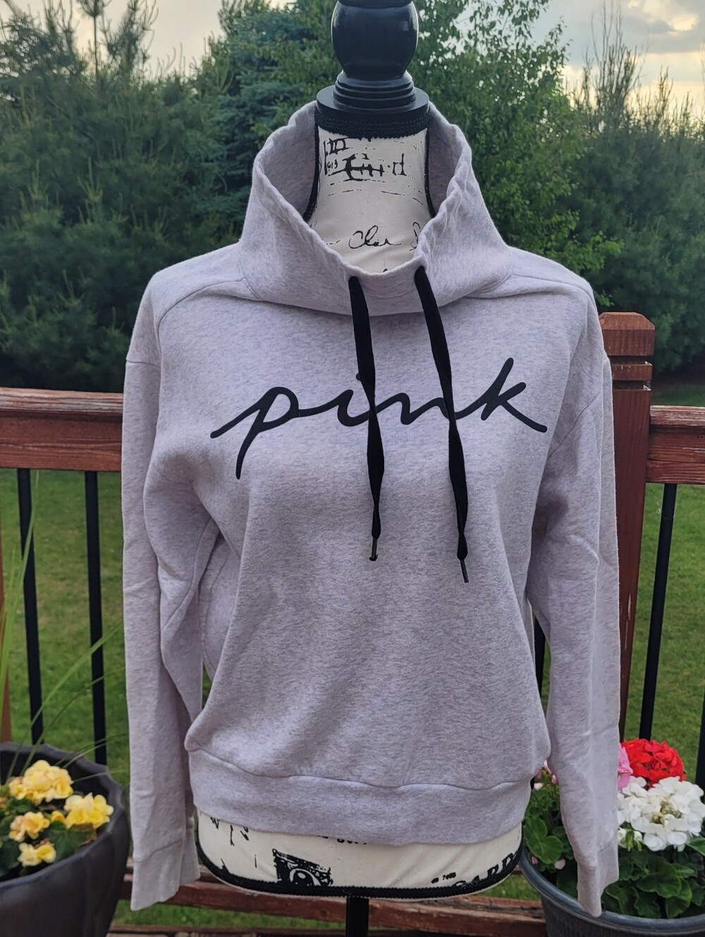 PINK Victoria Secret Women’s Light Gray Pullover Sweatshirt Logo X Small
